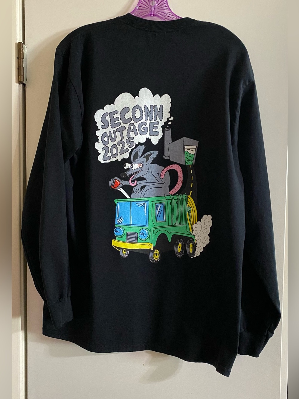 Black Graphic Long Sleeve Tee with Can Illustration - Picture 4 of 12